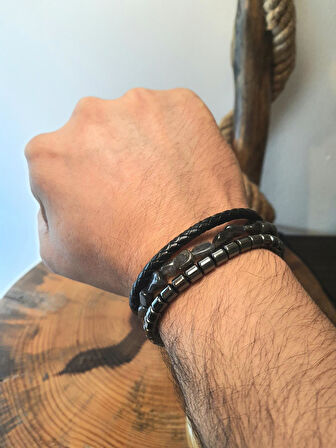 JTAW25BLK1640 HAKİKİ DERİ PASLANMAZ ÇELİK KAPAMA LABRODORİT DOĞALTAŞ ve HEMATİT DOĞALTAŞ SİYAH GRİ GARANTİLİ HEDİYE KUTULU JANTİ BİLEKLİK