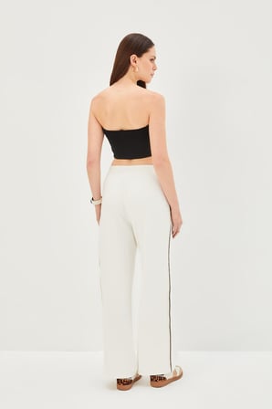 Yanları Şeritli Bağcıklı Regular Örme Pantolon