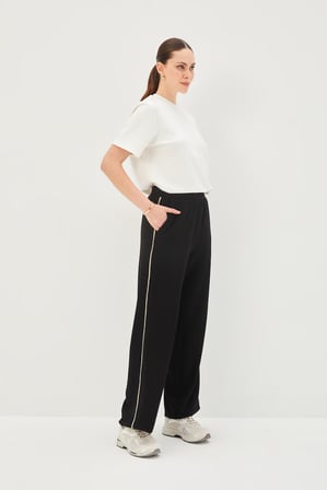 Yanları Şeritli Bağcıklı Regular Örme Pantolon