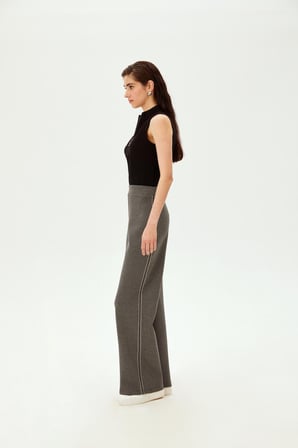 Yanları Boncuk İşleme Detaylı Regular Örme Pantolon