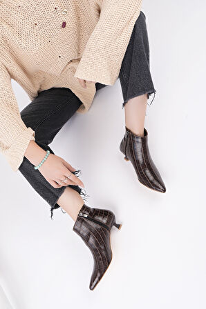 Muggo ÇAÇA Kroko Desenli Sivri Burun İnce Topuklu Fermuarlı Kadın Bot