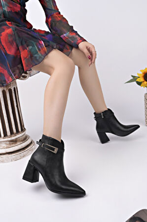 Muggo GLORİA Sivri Burun Kemer Detaylı Kalın Topuklu Fermuarlı Kadın Bot