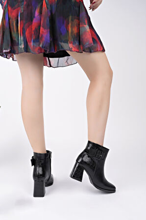 Muggo CANDORA Sivri Burun Kroko Desenli Toka Detaylı Kalın Topuklu Fermuarlı Kadın Bot