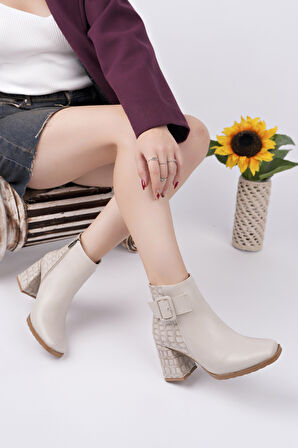 Muggo CANDORA Sivri Burun Kroko Desenli Toka Detaylı Kalın Topuklu Fermuarlı Kadın Bot