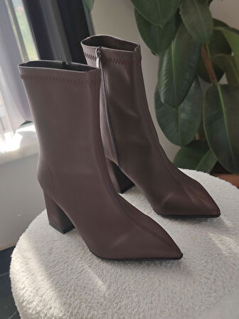 Muggo CODİ Sivri Burun Kalın Topuklu Fermuarlı Kadın Bot