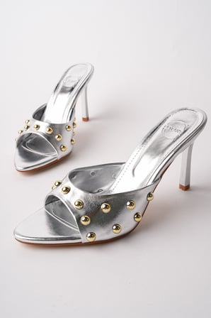 Muggo HELENA Kadın Zımbalı Sivri Burun Metal Detaylı Stiletto Topuklu Terlik