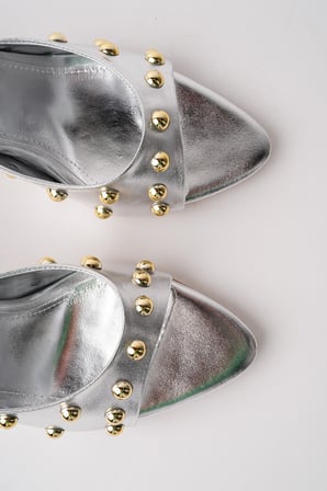 Muggo HELENA Kadın Zımbalı Sivri Burun Metal Detaylı Stiletto Topuklu Terlik