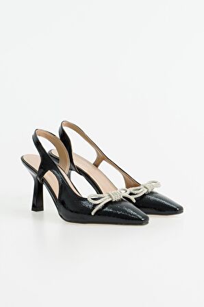 Kadın Rugan Fiyonk Tokalı Sivri Burun Zarif Topuklu Ayakkabı