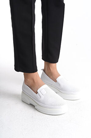 Kadın Hakiki Deri Kalın Tabanlı Delik Detaylı Günlük Loafer Ayakkabı