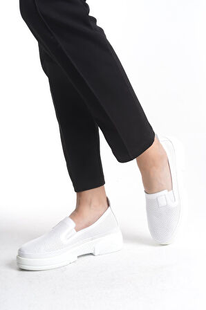 Kadın Hakiki Deri Kalın Tabanlı Delik Detaylı Günlük Loafer Ayakkabı