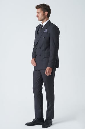 Antrasit Uyumlu Beyaz İnce Çizgili Slim Fit Kalıp Kruvaze Premium Takım Elbise