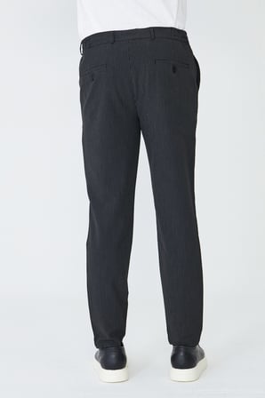Siyah İnce Çizgili Jogger Spor Erkek Pantolon