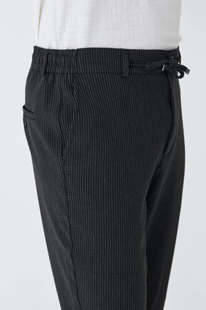 Siyah İnce Çizgili Jogger Spor Erkek Pantolon
