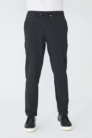 Siyah İnce Çizgili Jogger Spor Erkek Pantolon