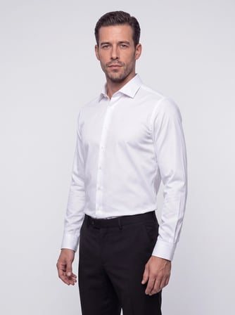 Beyaz Non-Iron Pamuklu Dynamic Fit Erkek Uzun Kollu Gömlek
