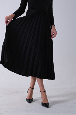 Siyah Eteği Pilise Detaylı Elbise 3975495.01