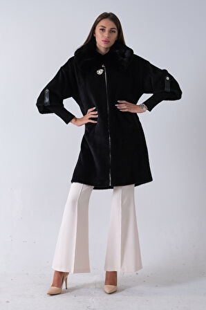 Siyah Yandan Cepli Broş Detaylı Yaka Kürklü Peluş Kaban 44510847.01