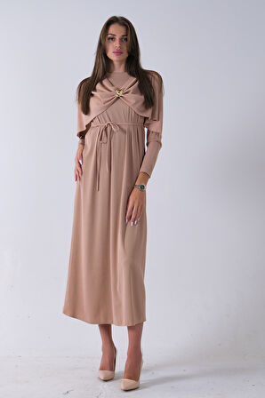 Bej Bisiklet Yaka Kendinden Şal Detaylı Broşlu Bel Bağlamalı Elbise 4571580.55