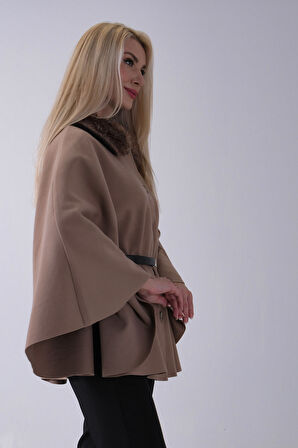 Vizon Önü Düğme Kapamalı Kemerli Yakası Kürklü Panço 47122714.34