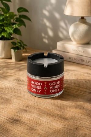 Good Vibes Cam Kokusuz Küllük | Koku Hapseden Kapaklı | Rüzgar Önleyici Kapaklı | Araç ve Ev Kullanımına Uygun | Kırmızı | 300 ML