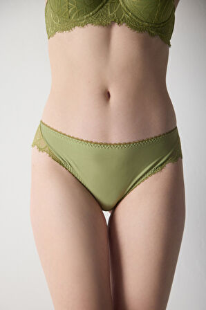 Önü Kumaş Arkası Püsküllü Dantelli Brazilian Külot