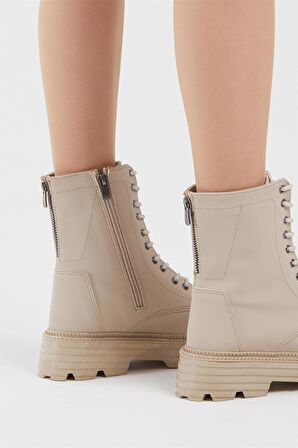 Tonny Black Kadın Krem Cilt Poli Taban Arkası Fermuar Detaylı Rahat Kalıp Bağcıklı Bot