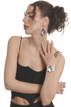 Labalaba Kadın Antik Gümüş Kaplama Antoryum Çiçeği Sallantılı Model Küpe &Bileklik Set