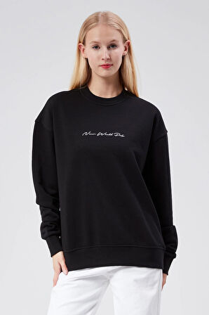 Bisiklet Yaka Kadın Siyah Slim Fit Sweatshirt 23FWW60168
