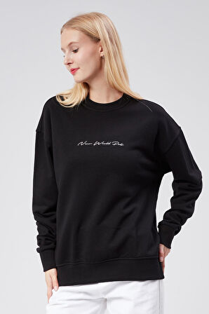 Bisiklet Yaka Kadın Siyah Slim Fit Sweatshirt 23FWW60168