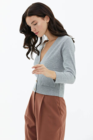 V Yaka Düğmeli Cepli Triko Hırka  - Açık Gri