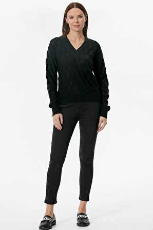 V Yaka Yaprak Desenli Triko Kazak - Siyah