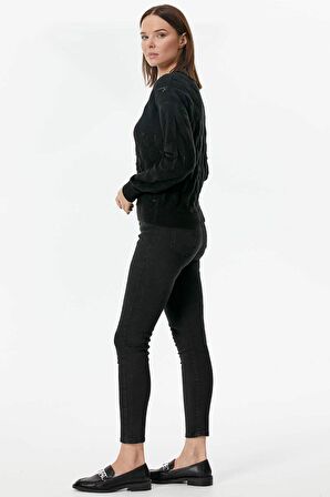 V Yaka Yaprak Desenli Triko Kazak - Siyah