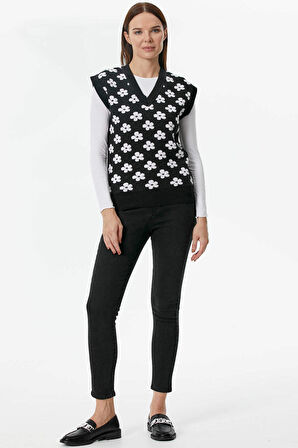 V Yaka Çiçek Motifli Triko Süveter  - Siyah