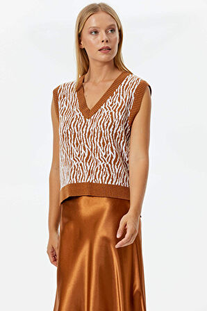 V Yaka Desenli Triko Süveter  - Kiremit