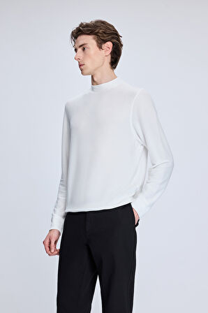 Beyaz Regular Fit Jakarlı Yarım Balıkçı Yaka Sweatshirt | L