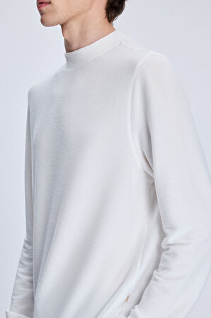 Beyaz Regular Fit Jakarlı Yarım Balıkçı Yaka Sweatshirt | L