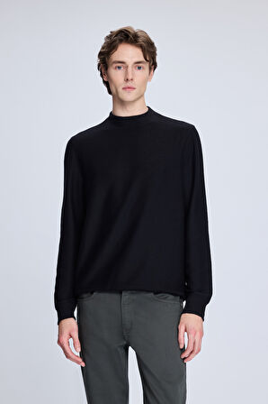 Siyah Regular Fit Jakarlı Yarım Balıkçı Yaka Sweatshirt | L