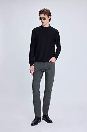 Siyah Regular Fit Jakarlı Yarım Balıkçı Yaka Sweatshirt | L