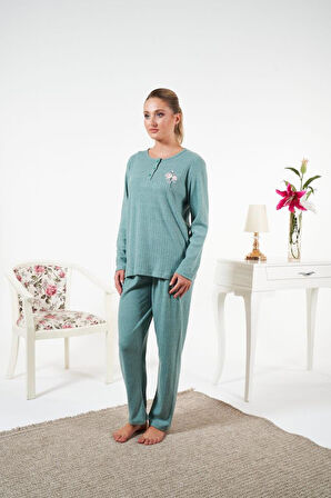Kadın Kışlık Patlı Çiçek Motifli İnterlok Şardonlu Pijama Takımı