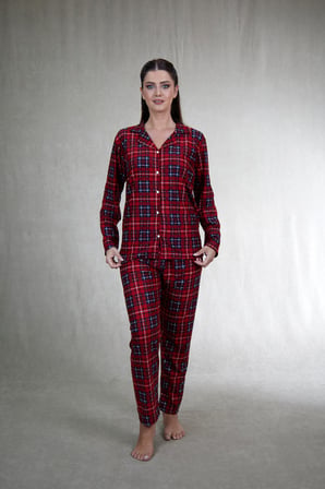 Estiva Kadın Kareli Kırmızı Önden Düğmeli Süet Pijama Takımı