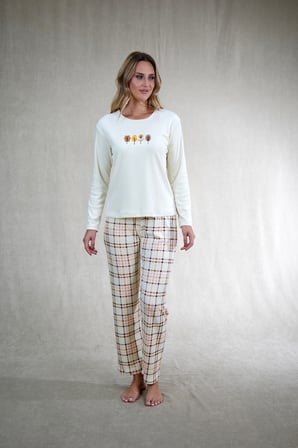 Estiva Kadın Kareli Krem Rengi Kadife Pijama Takımı