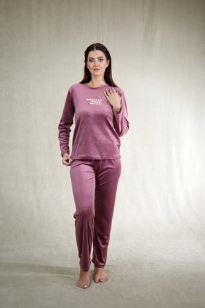 Estiva Kadın Weekend Yazılı Kadife Pijama Takımı