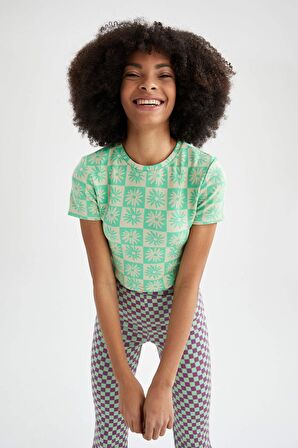 DeFacto Fitted Bisiklet Yaka Retro Desenli Kısa Kollu Tişört X4845AZ22SMGN791