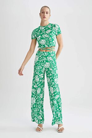 DeFacto Regular Fit Bisiklet Yaka Çiçek Desenli Bağlama Detaylı Crop Tişört X6076AZ22SPGN448