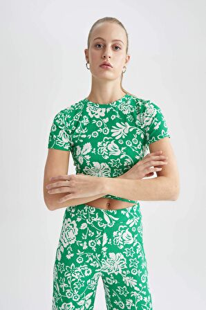 DeFacto Regular Fit Bisiklet Yaka Çiçek Desenli Bağlama Detaylı Crop Tişört X6076AZ22SPGN448