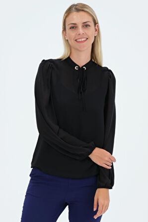 Yakası Bağlama Detaylı Bluz