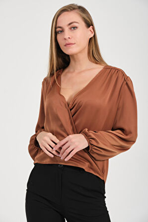 Kuruvaze Kapamalı Saten Bluz