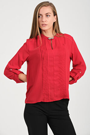 Parlak Aksesurlı Şık Bluz