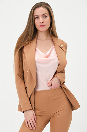 Yakası Düğmeli Blazer