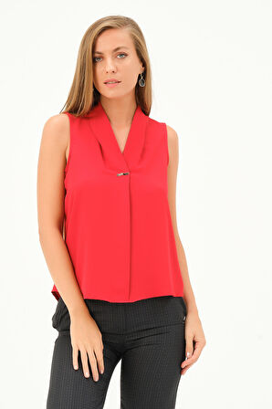 önü aksesuarlı kolsuz bluz